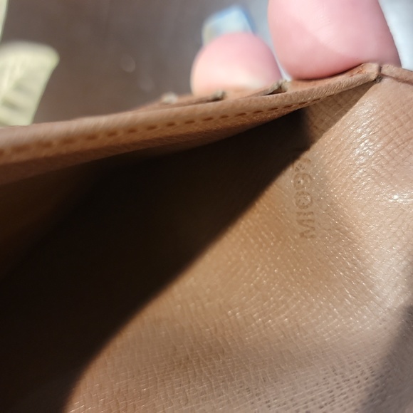 Authentic Louis Vuitton Sarah trifold wallet - Picture 9 of 9